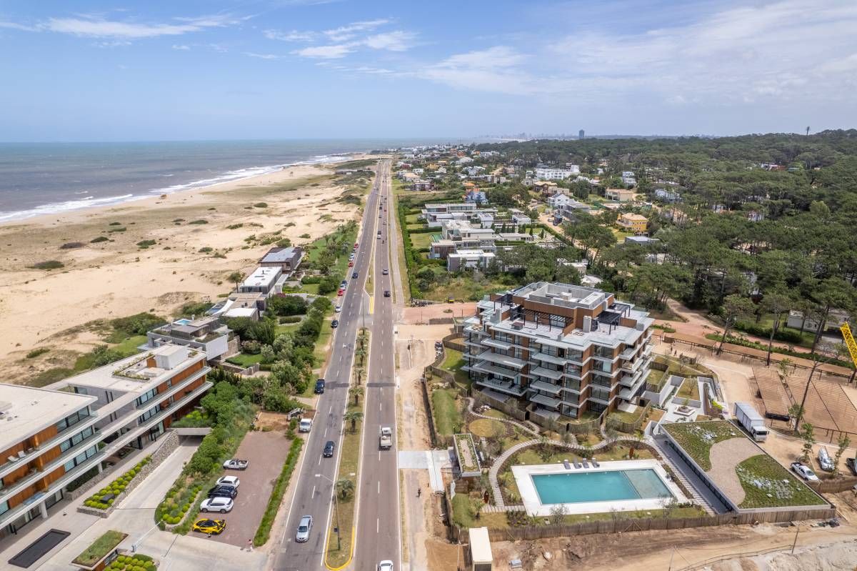 Vista aérea — Ruta 10 y el mar